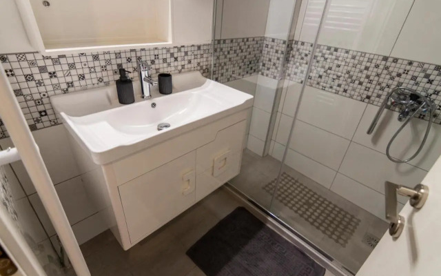 Luxury apartment 10’ from the center!