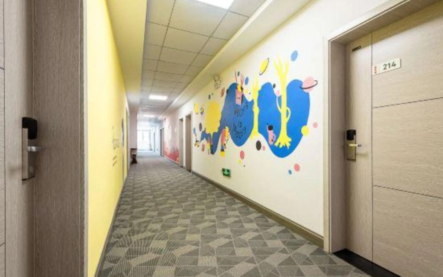 Zhuhai Meet Youth Apartment (Science and Technology School Store)