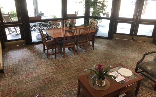 The Inn at Houndslake