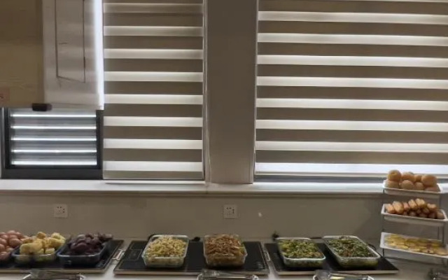 New century manju hotel. Hangzhou xiaoshan airport yipeng store.