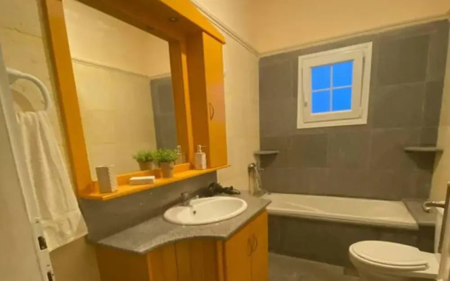 Villa - Sleeps 7 - Hot Tub - Pets - Sea View