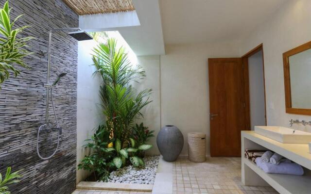 Villa Lima ac living 2 bedroom with pool in umalas