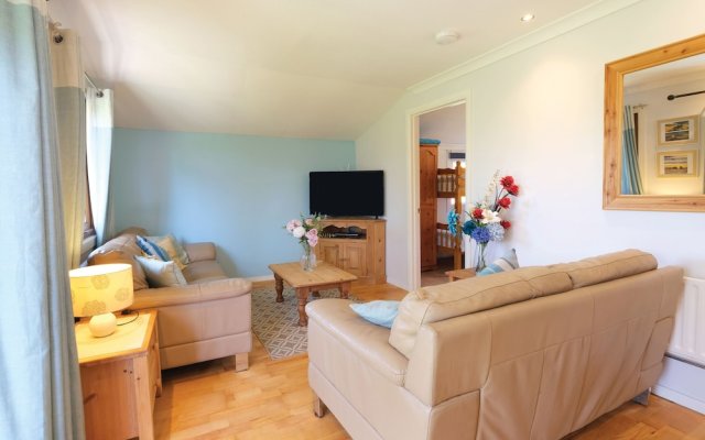 Merlins Cabin - 2 Bed - Blaen Cedi Farm