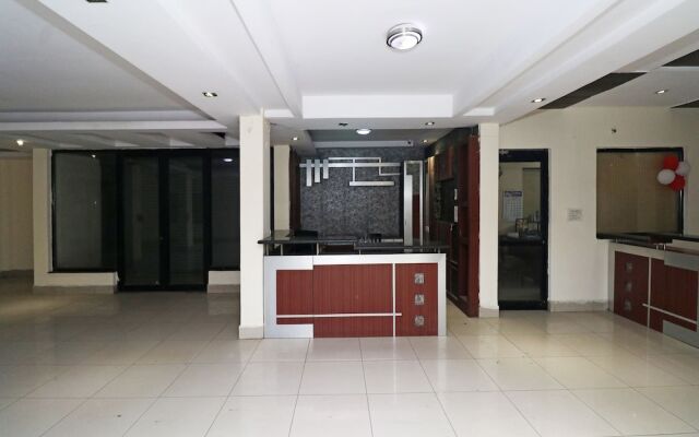 Oyo 15383 Hotel Grand Melrose