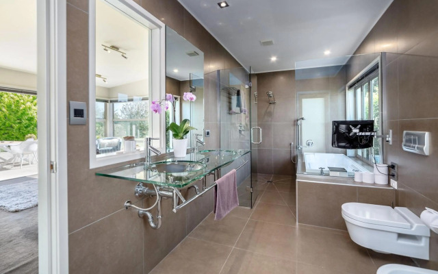 Paradise on Campbell