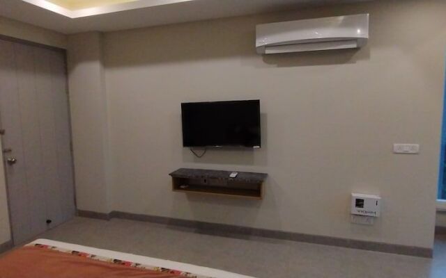 ROSASTAYS Gurugram Sec 31