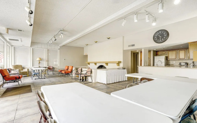 Walkable Scottsdale Condo w/ Pool Access!