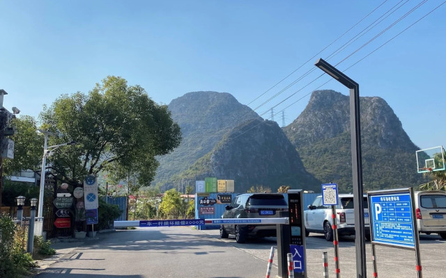 Castle peak yard Inn Guilin