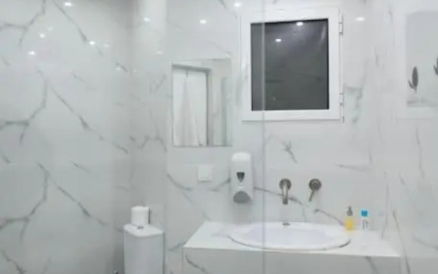 Large Comfy, Modern studio 5 min to Acropolis