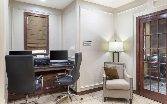 Best Western Plus Crown Colony Inn & Suites