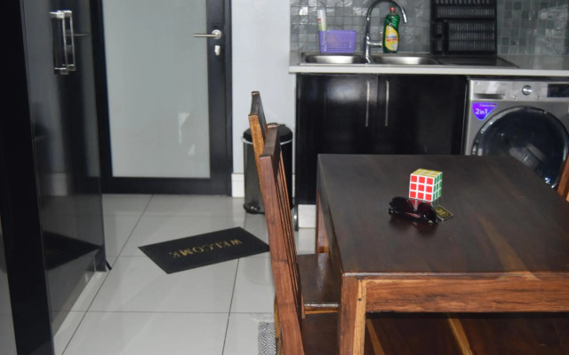 Highrise Windhoek apartment with skyline view, pool and gym