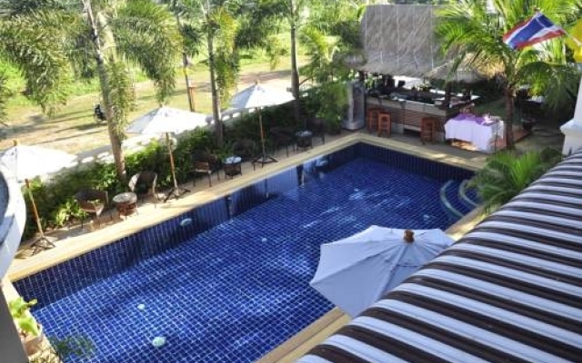 Baan Chayna Lounge Resort