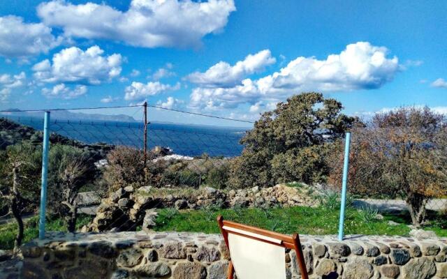 «Astrofeggia» A private stone house Nature-Seaview