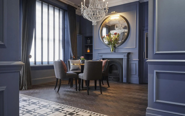 Tophams Hotel