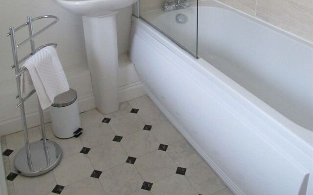 Bath Breaks Apartments