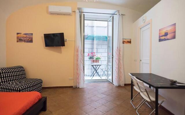 Bobbò House III, a balcony in the heart of Naples