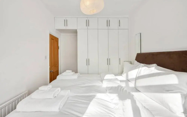 Elegant 2 Bed Apt in Kensington Olympia