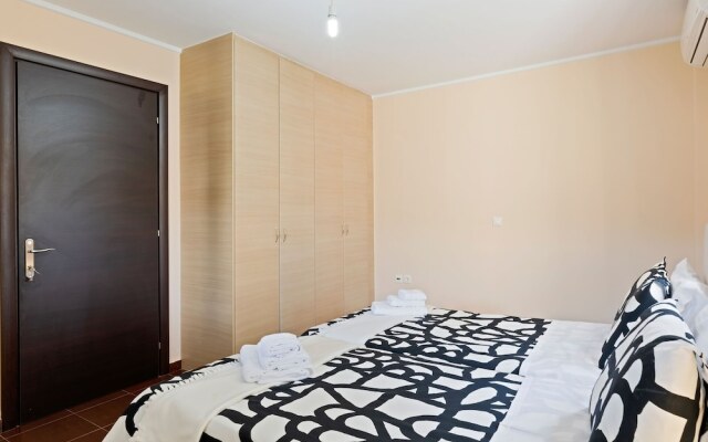 Decent Holiday Home in Chalcis With Garden