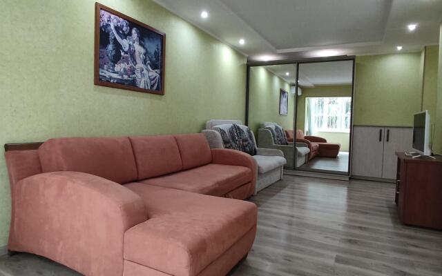 Апартаменты на Конституции СССР 10