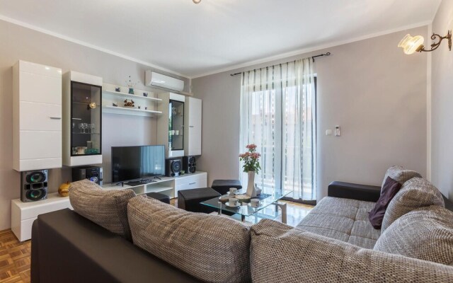 Nice Apartment in Pula With Wifi and 2 Bedrooms