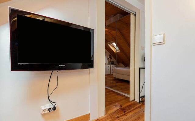 Attic Apartment With Balcony in Bairro Alto