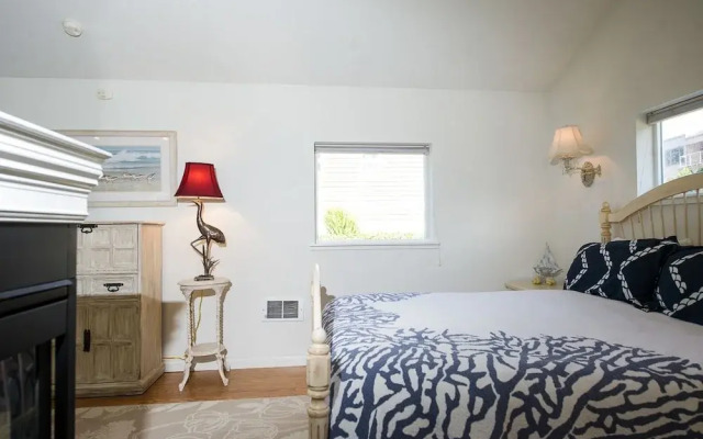 Rememberance Studio cottage by RedAwning