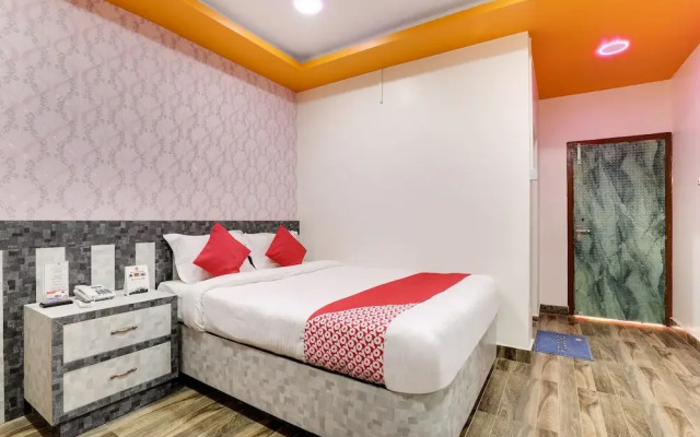 OYO 585 Hotel Raj Durbar & Navrang