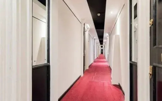Sloane Avenue Apartment