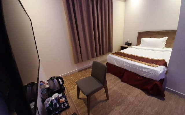 Qasr Alshamal Hotel