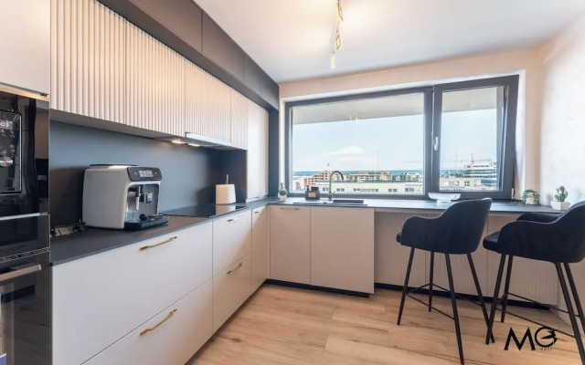 MoHost Valcom - Luxury Skyline Penthouse