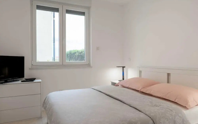Spacious Povljana Apartment With Sea View and Terrace
