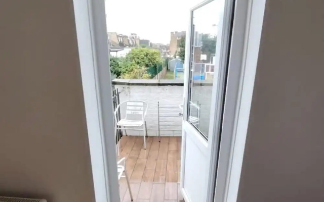 1 Bed-sleeps 4-pet Friendly-central Location