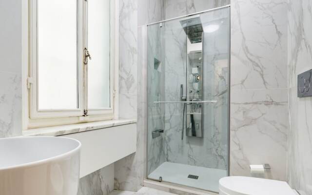 Luxury 2 Bedroom Apartment with Hot Tub - Florence City Center