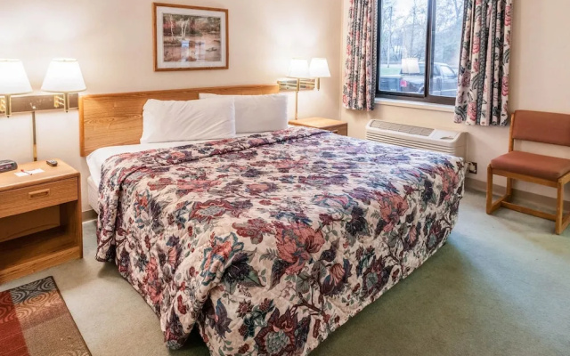 Riverview Inn & Suites