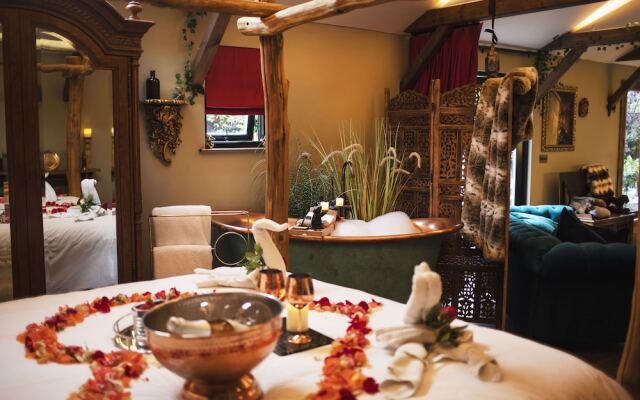 Romantic Lodge on Edge of Nature Reserve