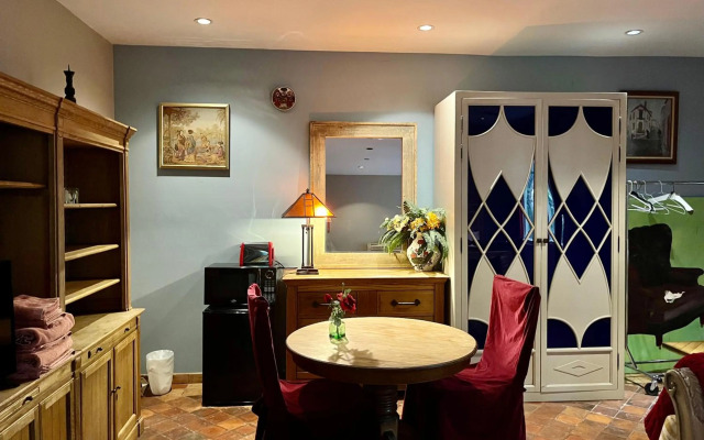 Beverly Hills Spanish Bed and Breakfast