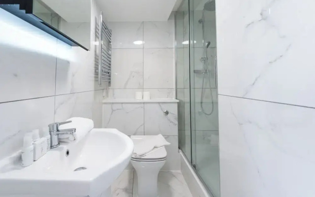 Apt 856 Chelsea Cloisters Sloane Avenue