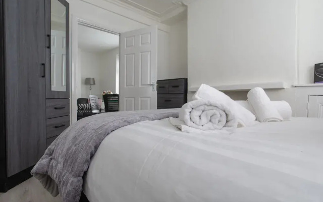 Lux Apartments 4 Bedroom House Molyneux