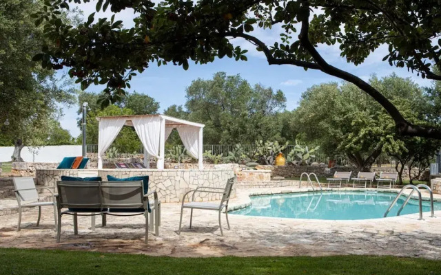 Trullo Degli Ulivi con Piscina e Idromassaggio