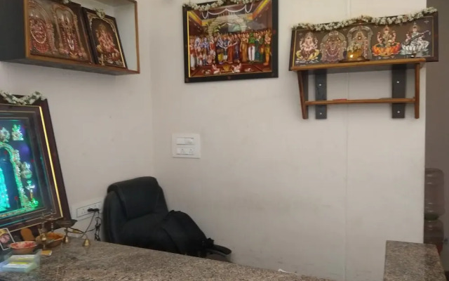 Iroomz Sri Srinivasa Residency