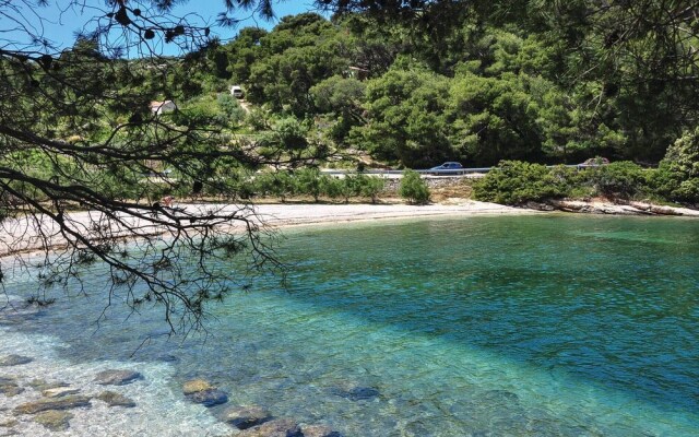 Amazing Apartment in Splitska With 2 Bedrooms and Wifi