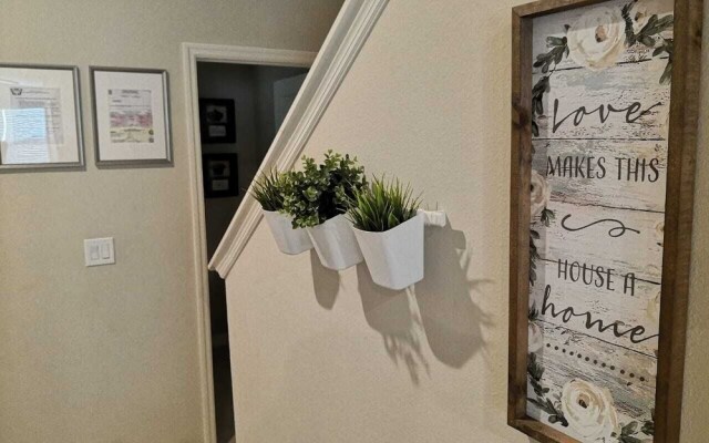 Splendid 4 Bedroom Home Close to Disney 5168