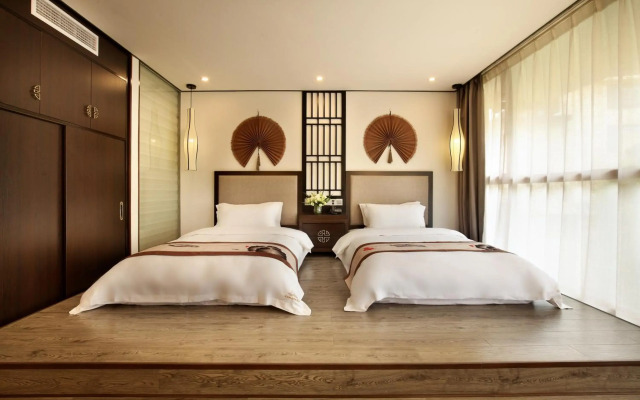 Peach Blossom Resort Hotel