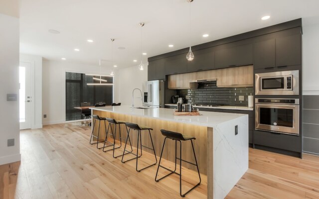 New Luxury Townhome 29