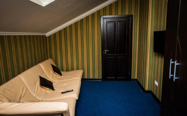 Yesenin Mini Hotel — фото