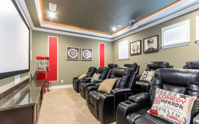 7 Bdrmstheatergamermpoolmansion