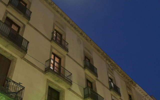 Aspasios Plaza Real Apartments