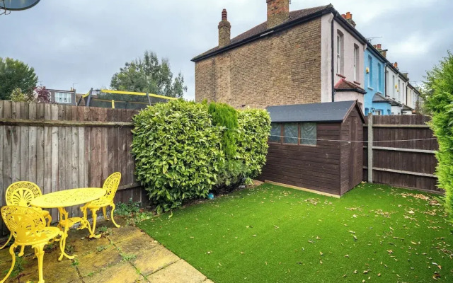JOIVY 2-bed flat in West London