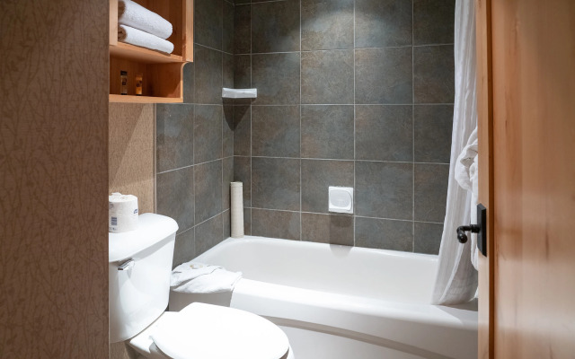 The Fox Hotel and Suites