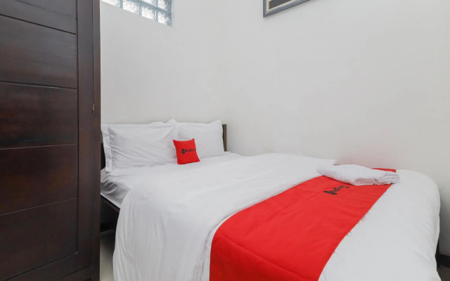 RedDoorz Syariah near Universitas Jember